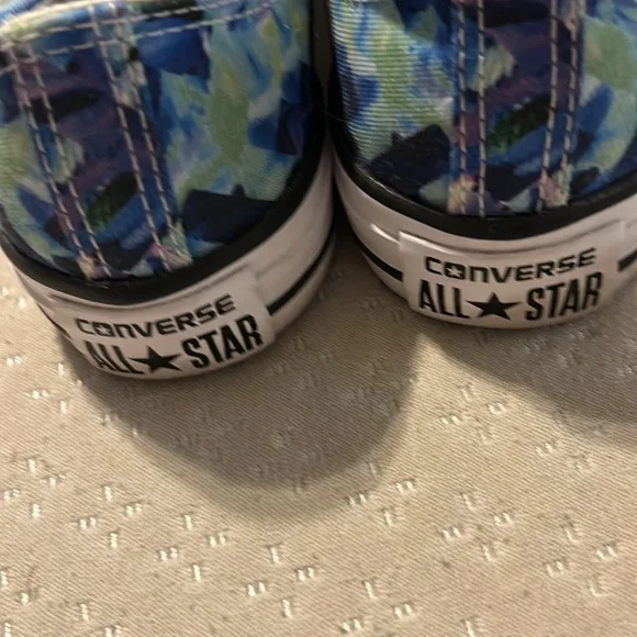 Converse women’s tennis shoes - Picture 4 of 5